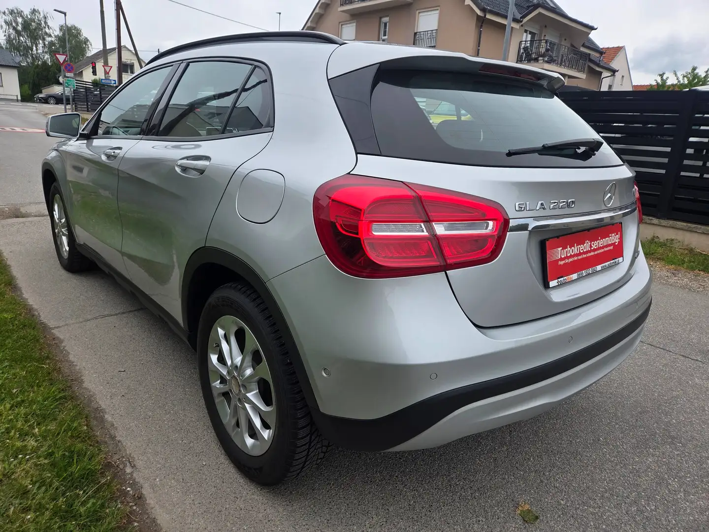 Mercedes-Benz GLA 220 CDI 4Matic Automatik Grau - 2