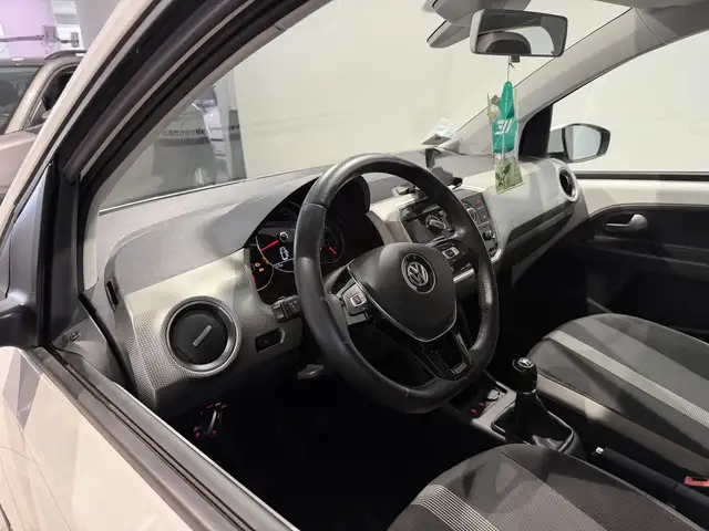 Volkswagen Up! view 8