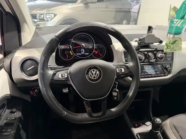 Volkswagen Up! view 10