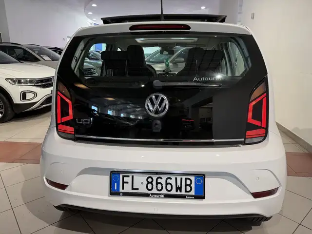 Volkswagen Up! view 5