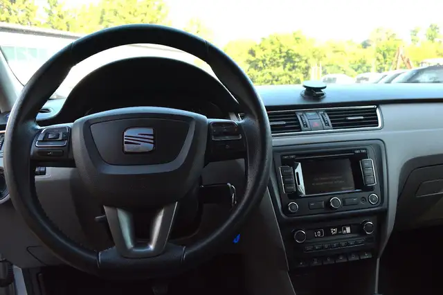 Seat Toledo view 9