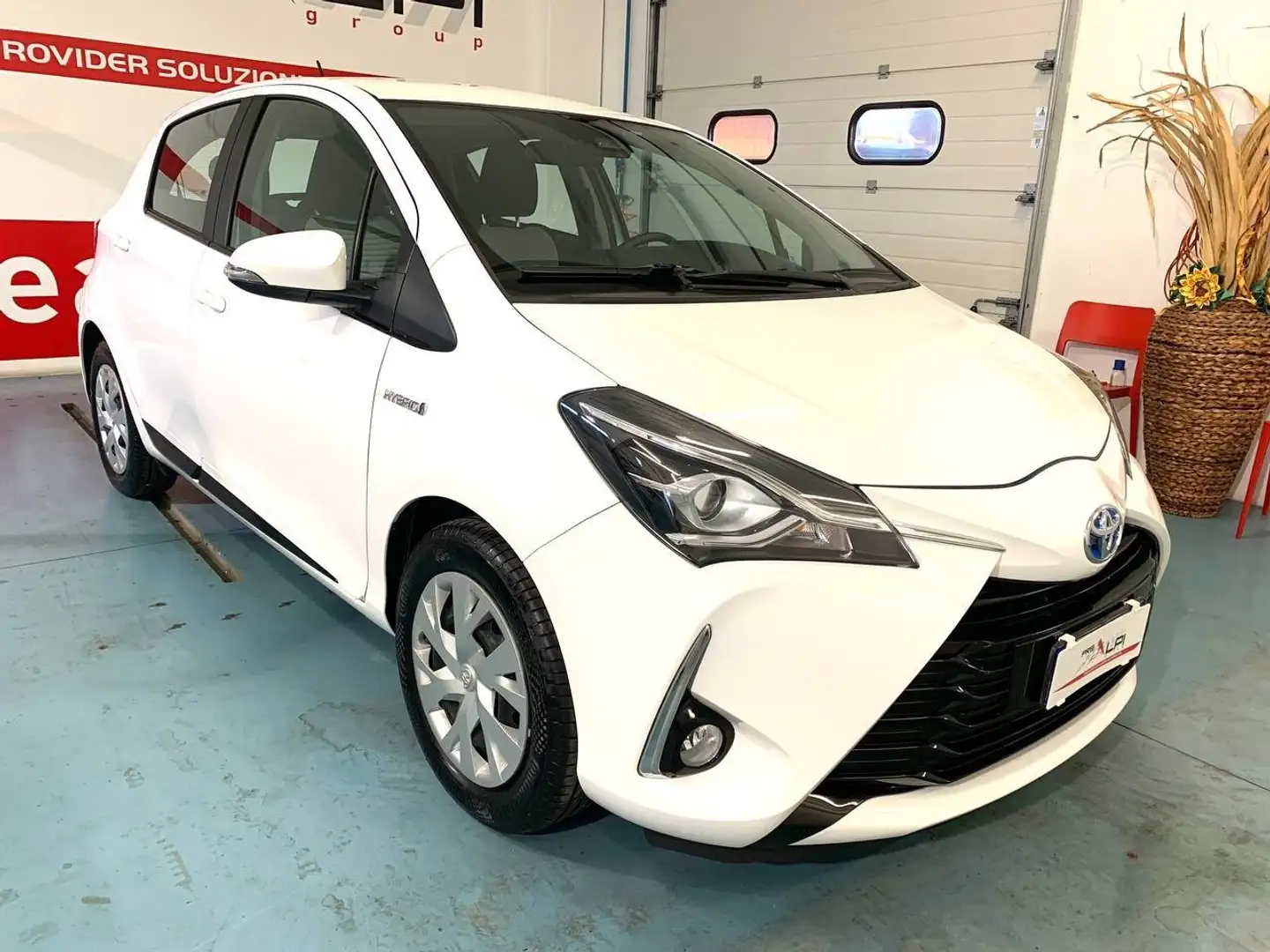 Toyota Yaris Yaris III 2017 5p 1.5h Active my18 Weiß - 1