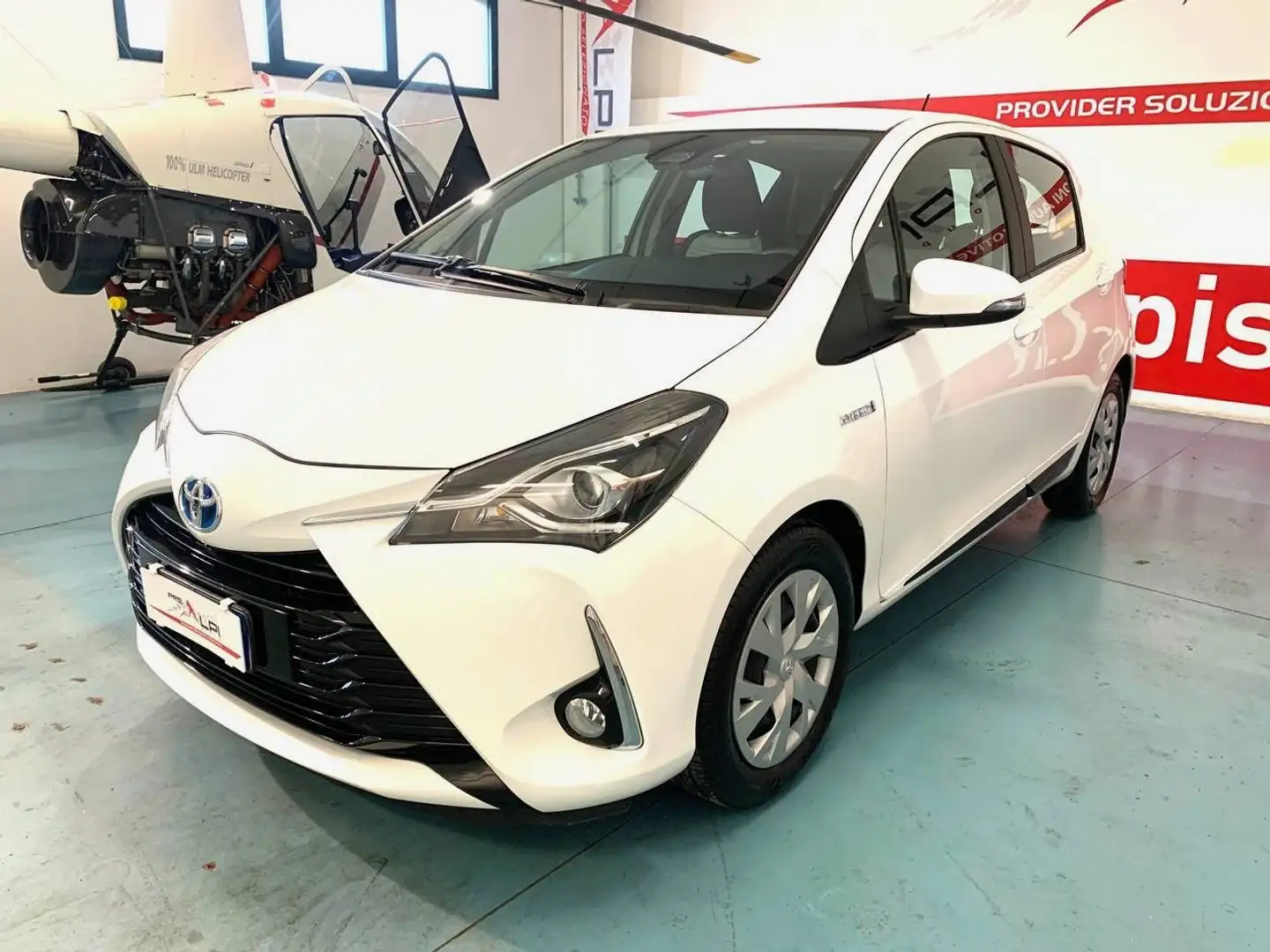 Toyota Yaris Yaris III 2017 5p 1.5h Active my18 Weiß - 2