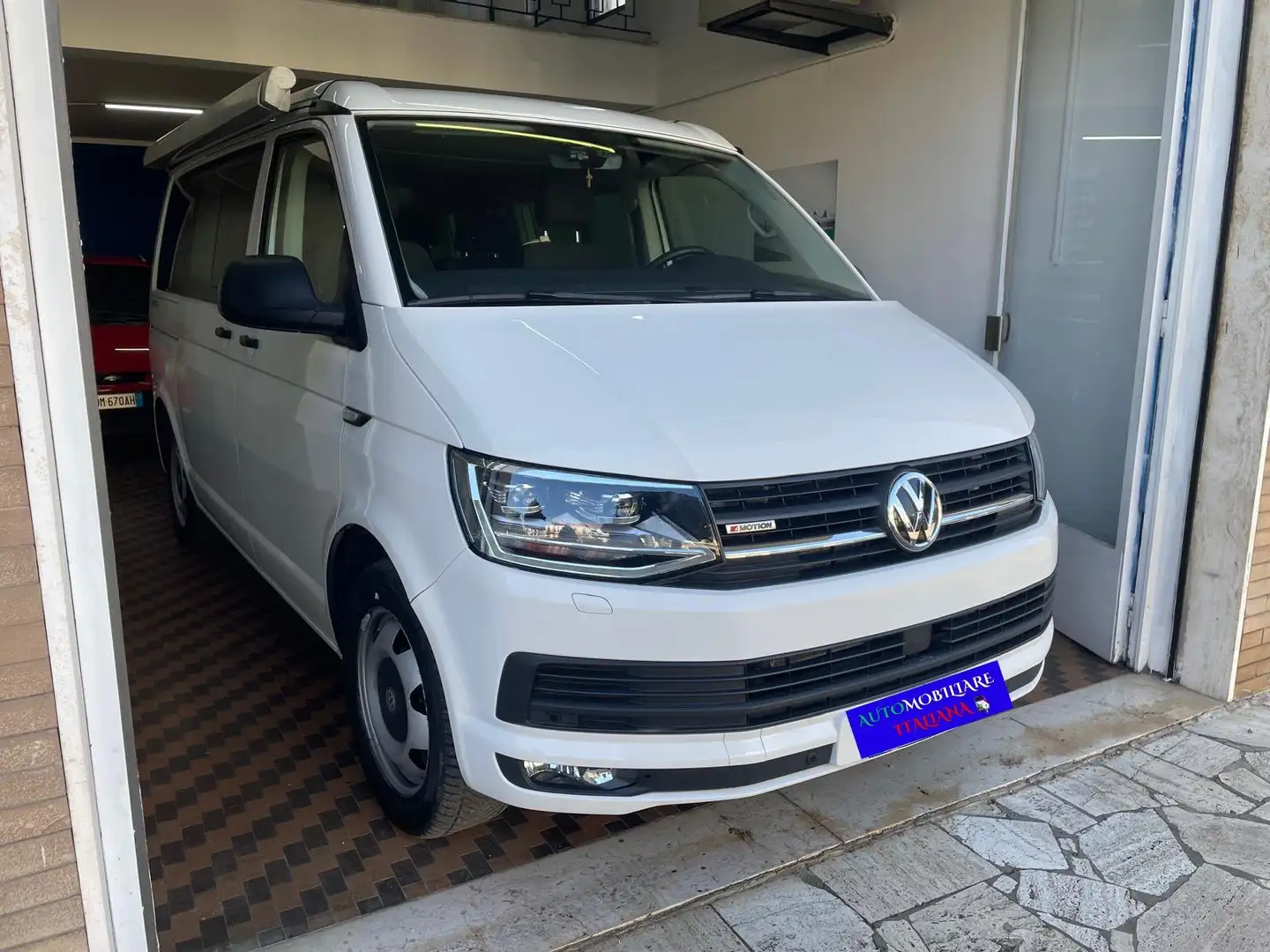 Volkswagen T6 California 2.0 TDI 150CV DSG 4Motion Beach Белый - 1