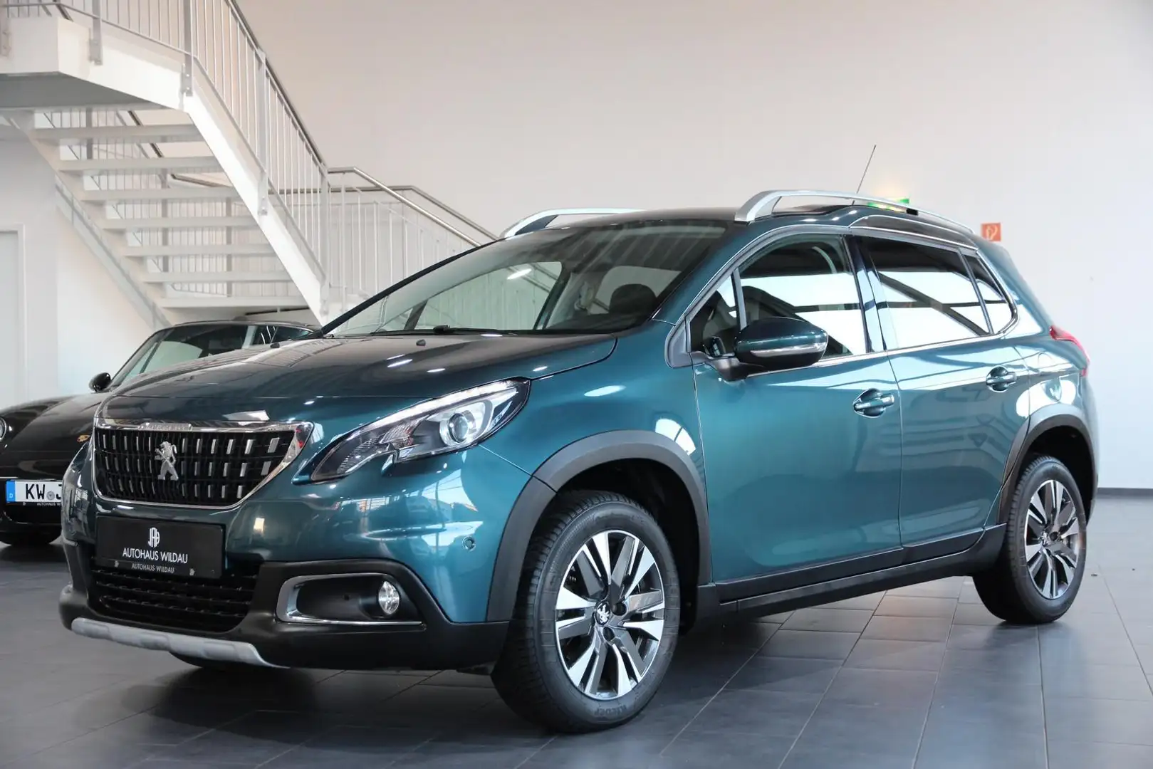 Peugeot 2008 Allure *AUTOMATIK*TEMPOMAT* Grün - 2