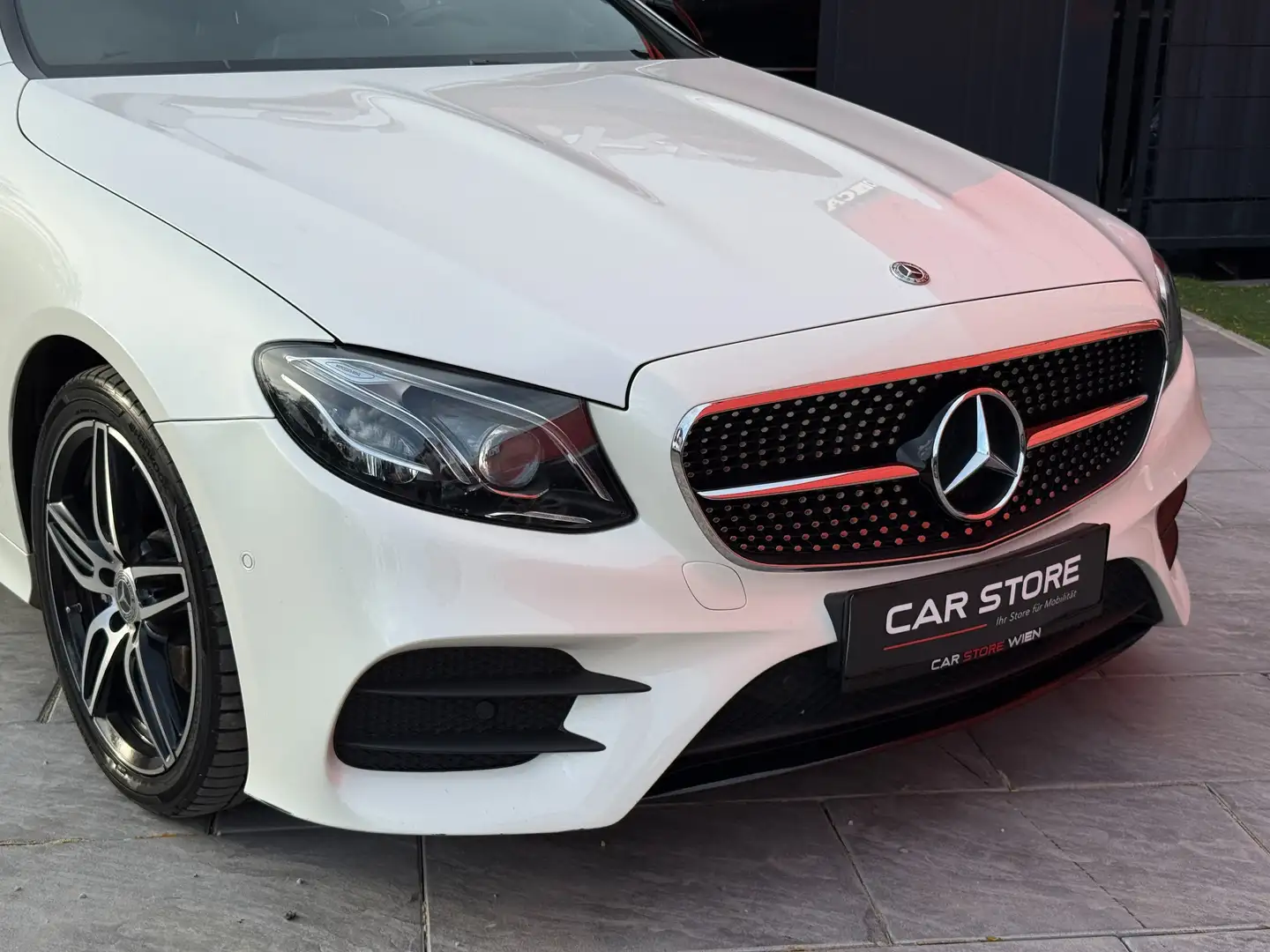 Mercedes-Benz E 220 d|4Matic|AMG-Line|Pano|Widescreen|HUD|Kamer|NightP Weiß - 2