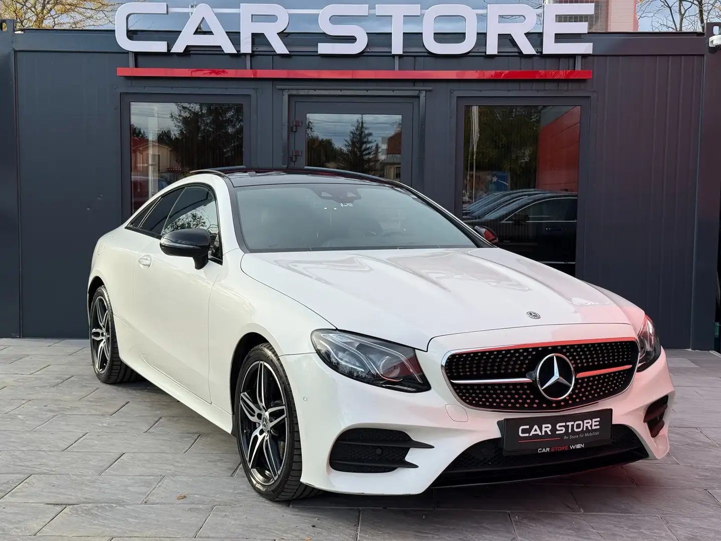 Mercedes-Benz E 220 d|4Matic|AMG-Line|Pano|Widescreen|HUD|Kamer|NightP Weiß - 1