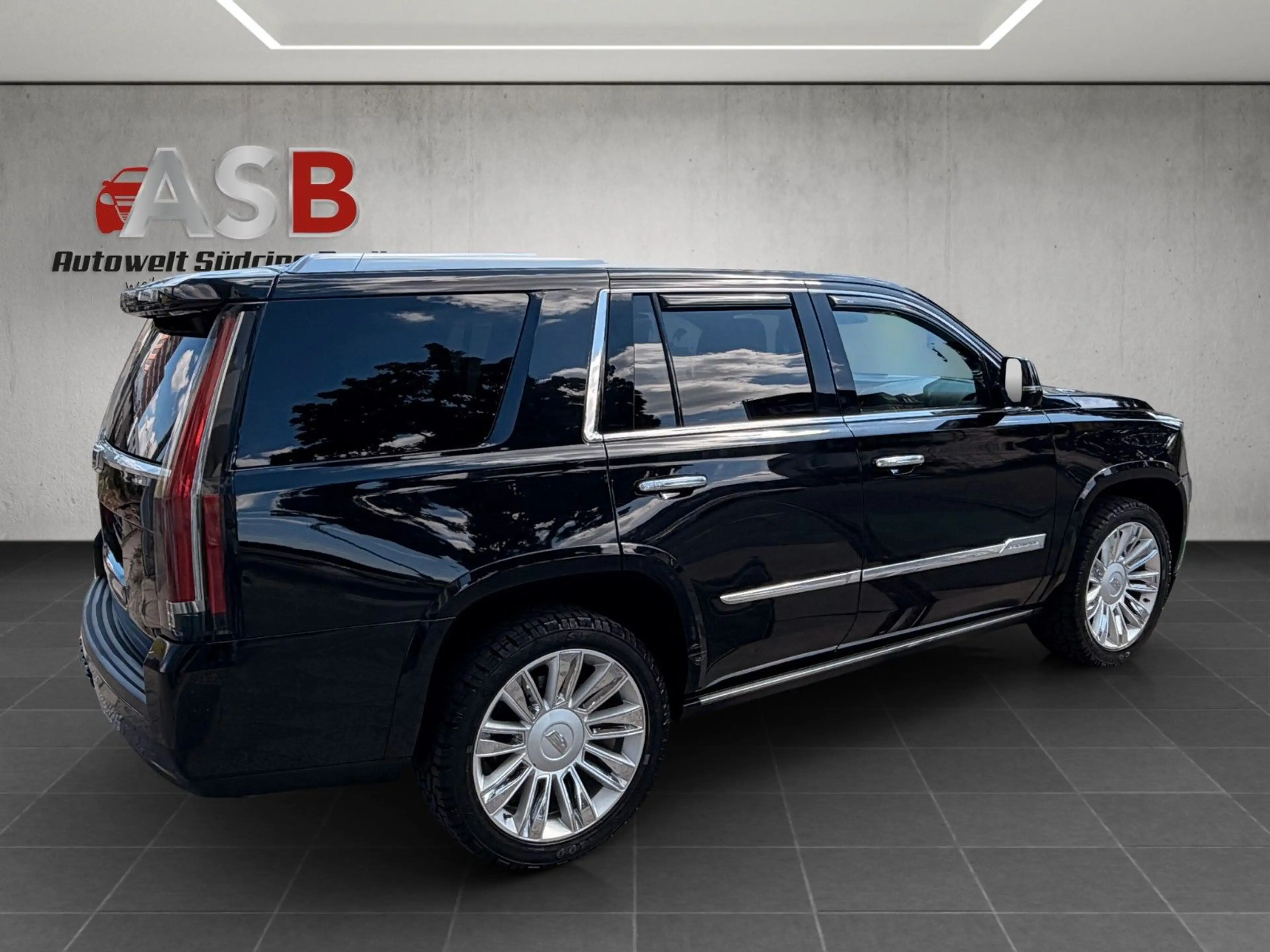 Cadillac Escalade GMT K2XL Platinum*Leder*Navi*7-Sitzer* — photo 12