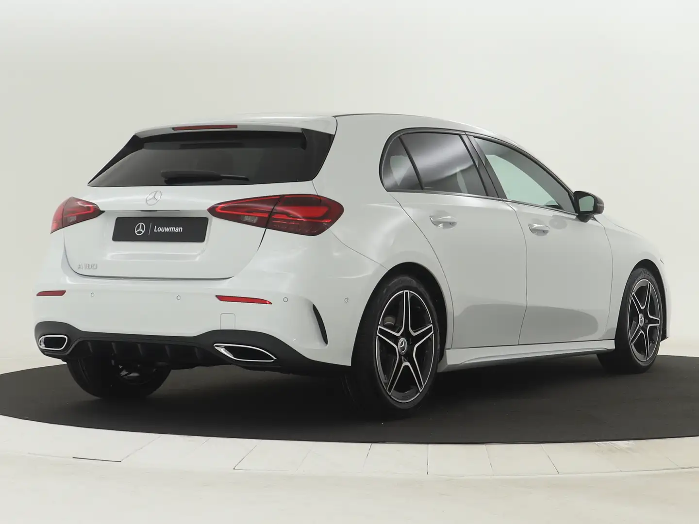 Mercedes-Benz A 180 AMG Nightpakket | Dodehoekassistent | Augmented Re Wit - 2