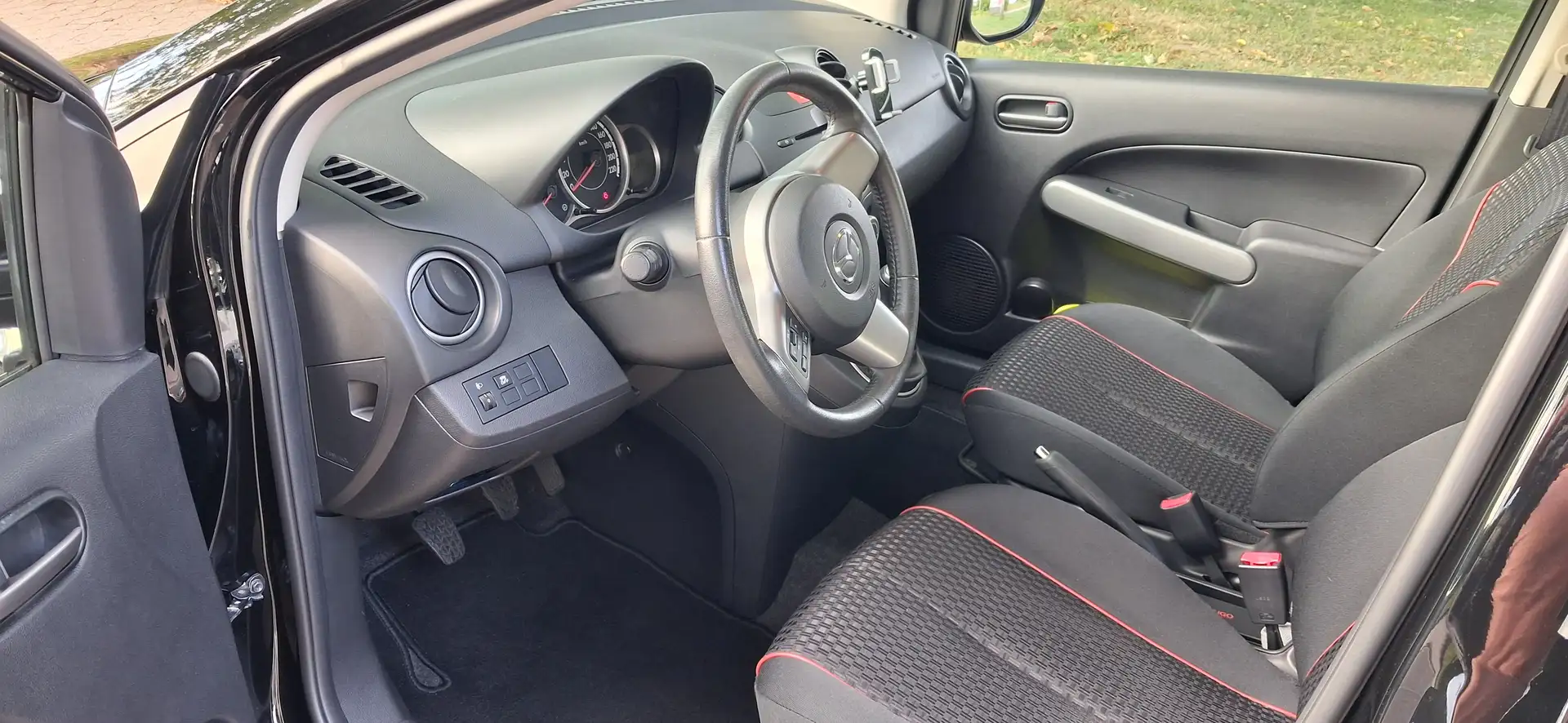 Mazda 2 2 1.3 MZR Edition Schwarz - 2