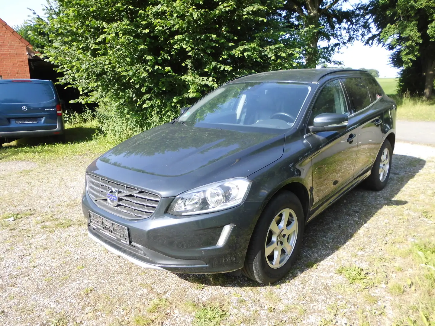 Volvo XC60 Kinetic AWD AHK. Grau - 1