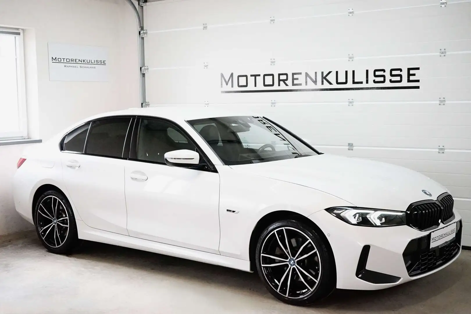 BMW 330 e xDrive M Sport Aut. Weiß - 1