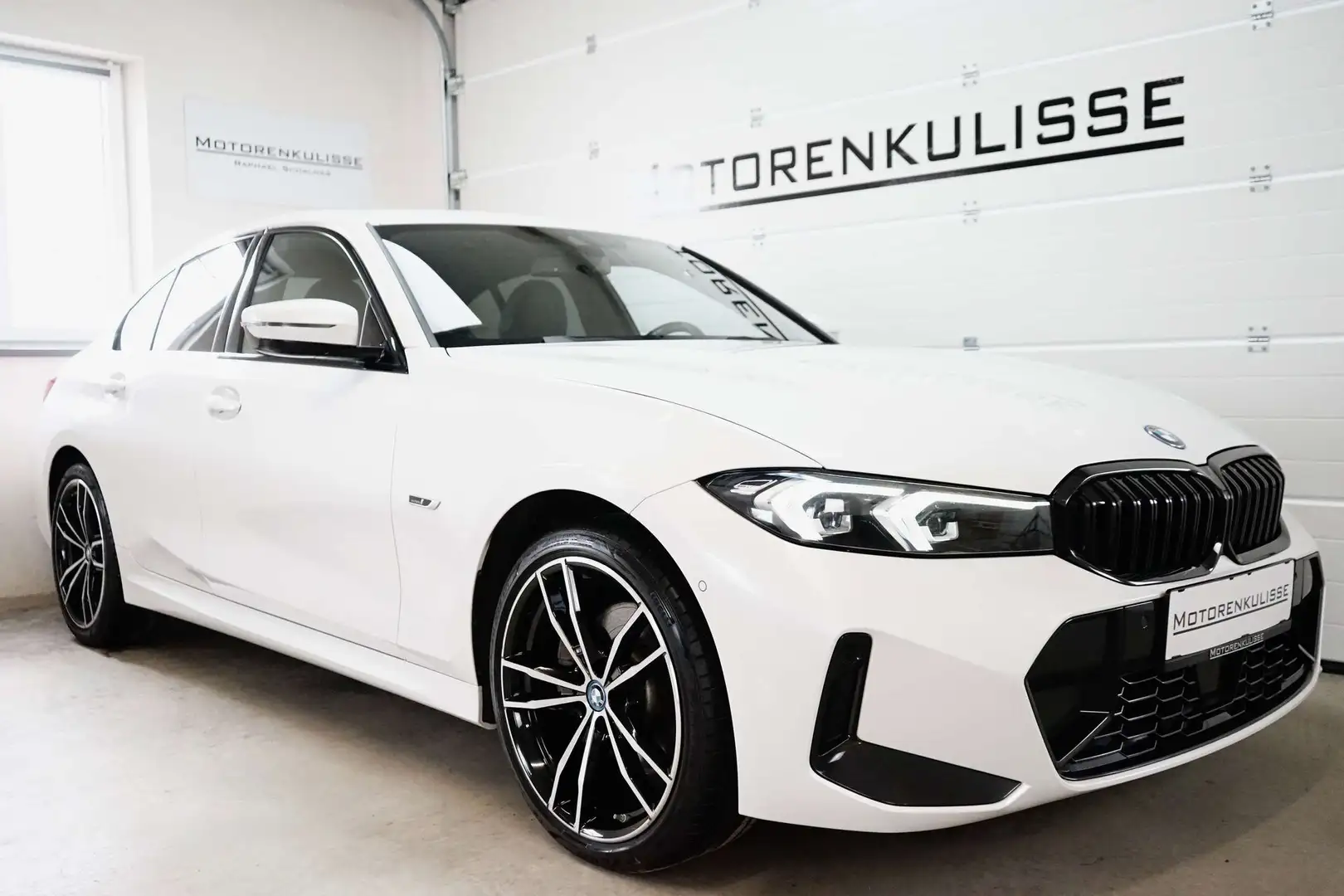 BMW 330 e xDrive M Sport Aut. Weiß - 2