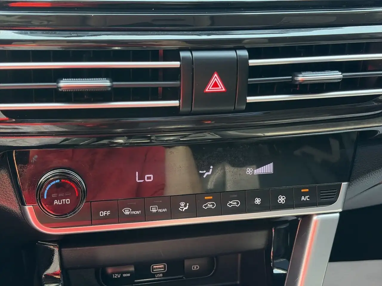 Kia Seltos снимка Kia Seltos