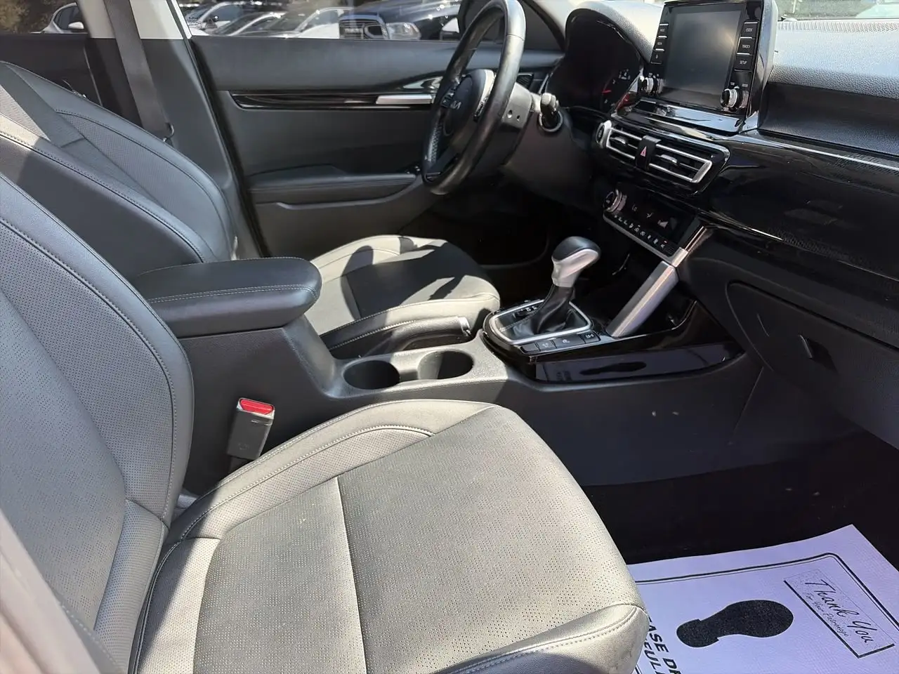 Kia Seltos снимка Kia Seltos