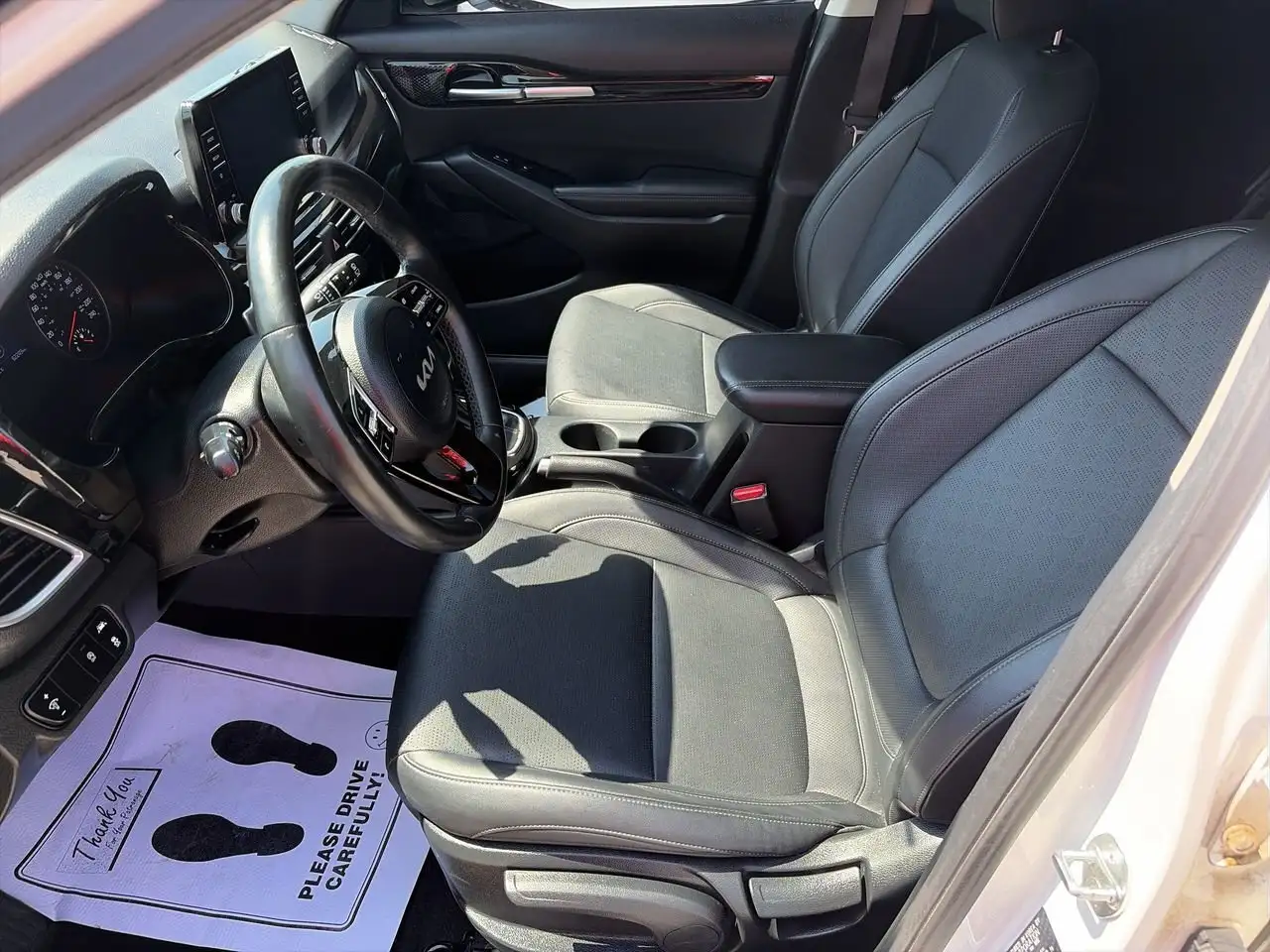 Kia Seltos снимка Kia Seltos