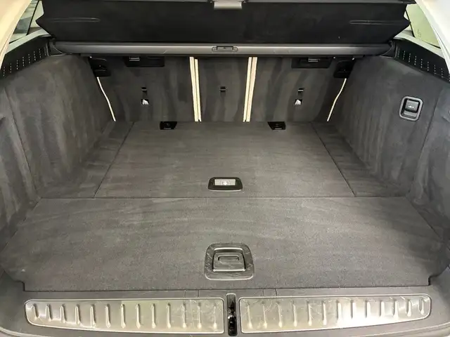BMW 5 Series view 11