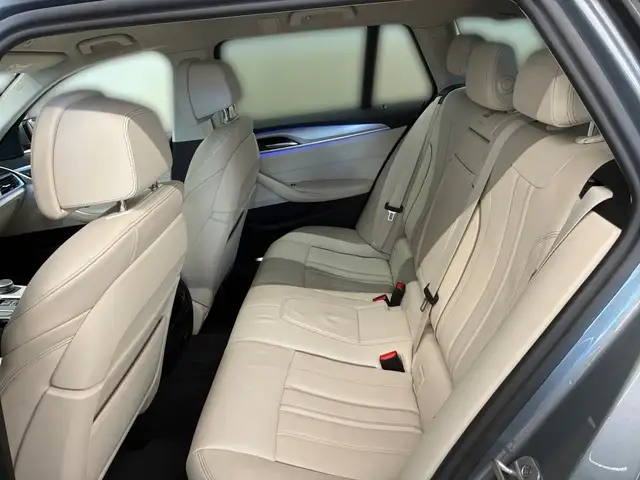 BMW 5 Series view 7