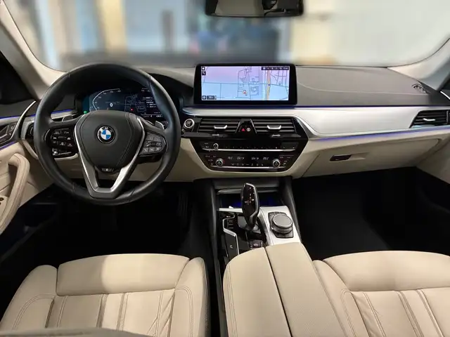 BMW 5 Series view 9
