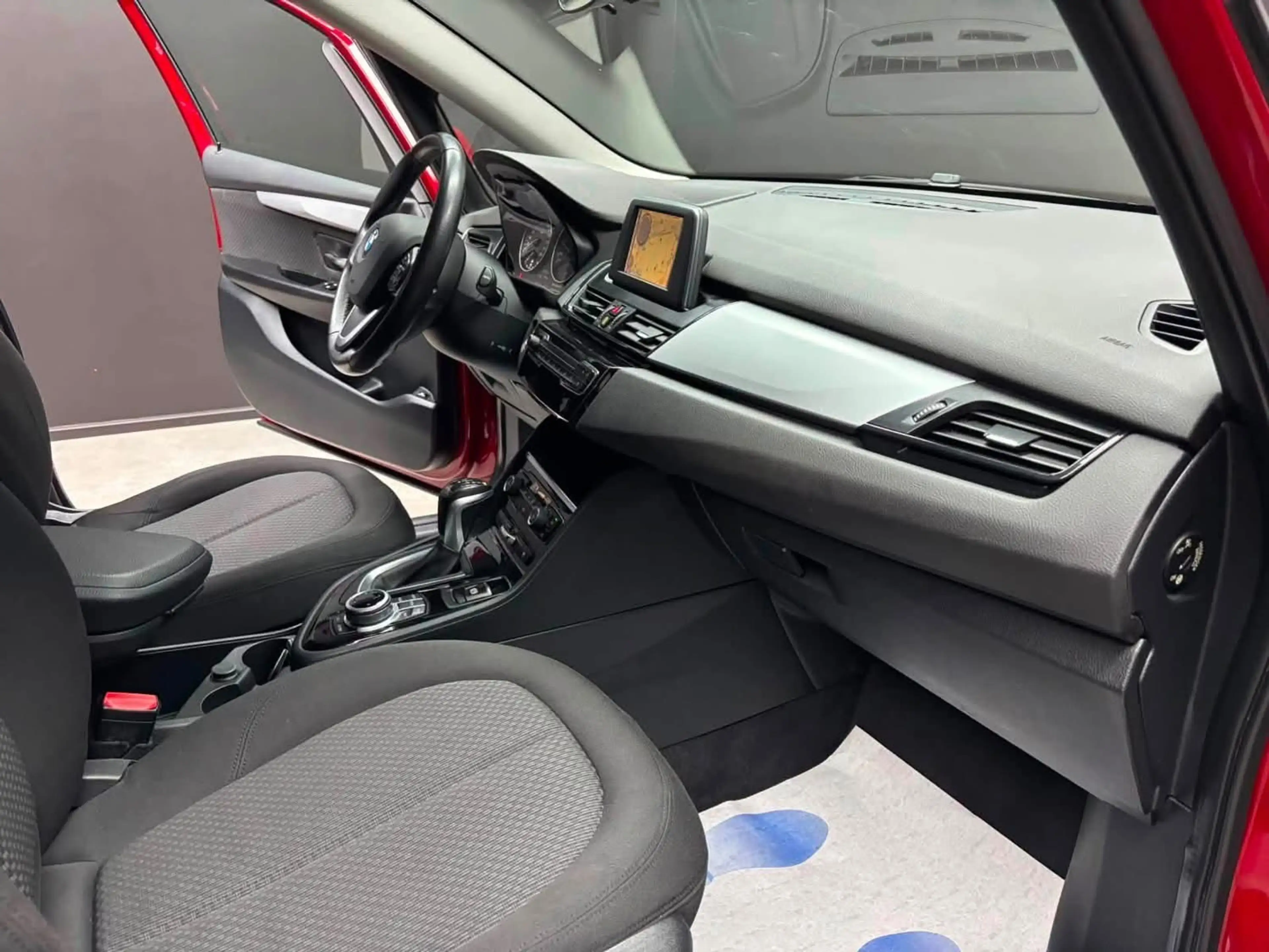 BMW 225 Active Tourer PHEV 225xeA — photo 11