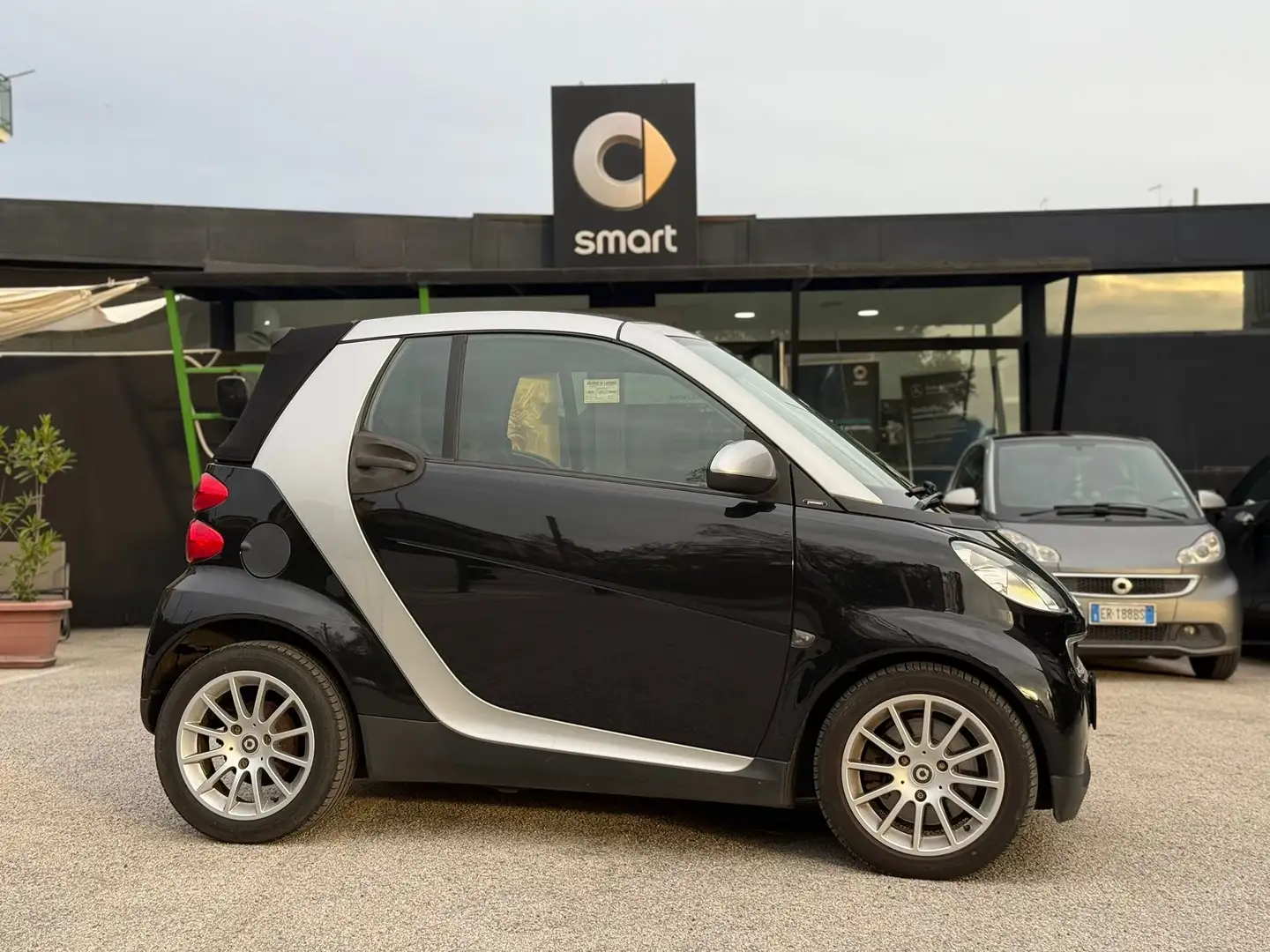 smart forTwo Fortwo Cabrio 0.8 cdi Passion 45cv Noir - 1
