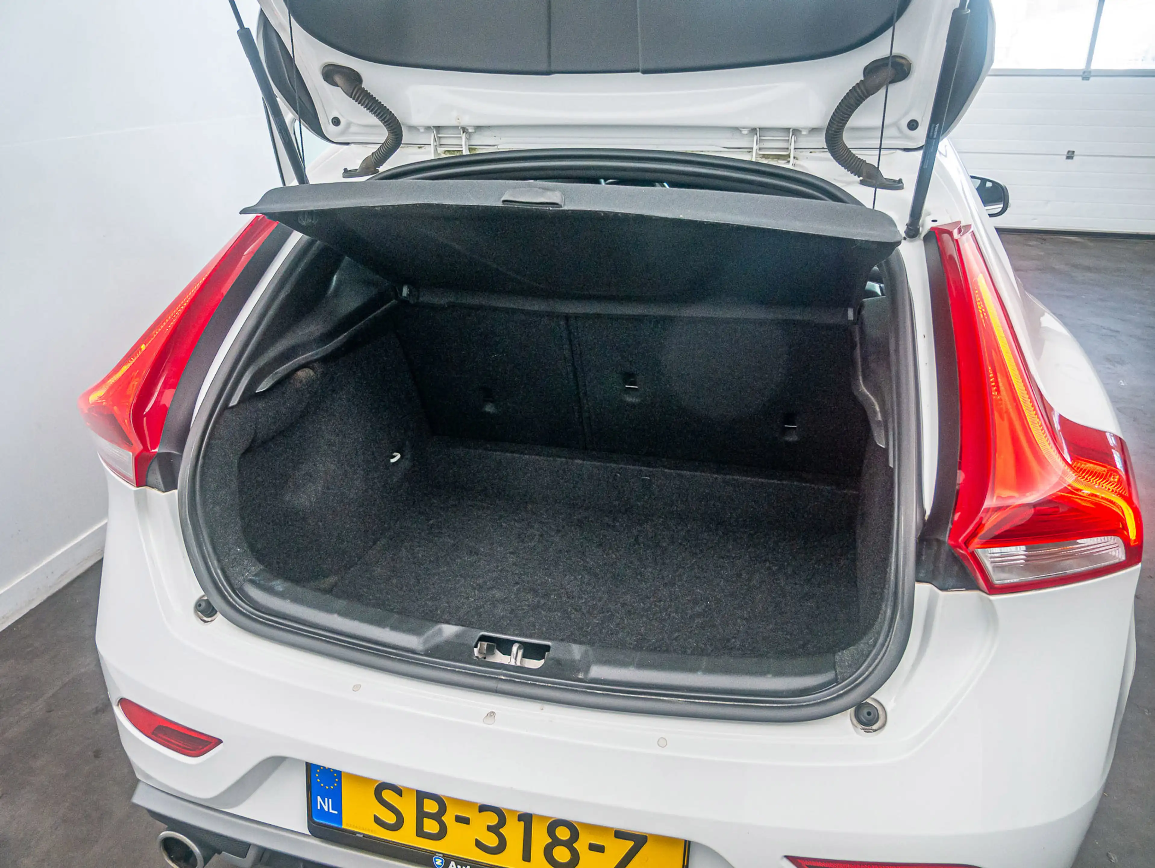 Volvo V40 2.0 D3 Business Sport R-Design Led/Stoelverw./Navi — photo 12