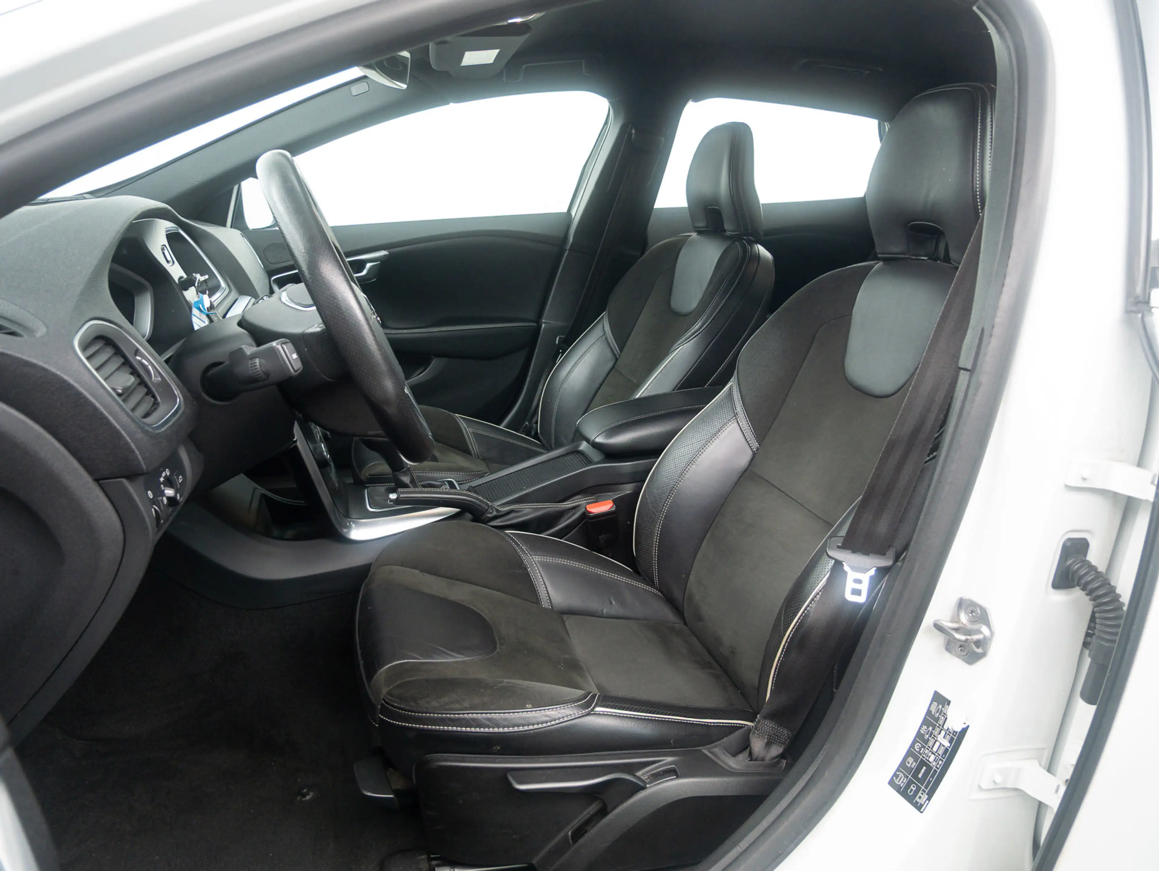 Volvo V40 2.0 D3 Business Sport R-Design Led/Stoelverw./Navi — photo 6