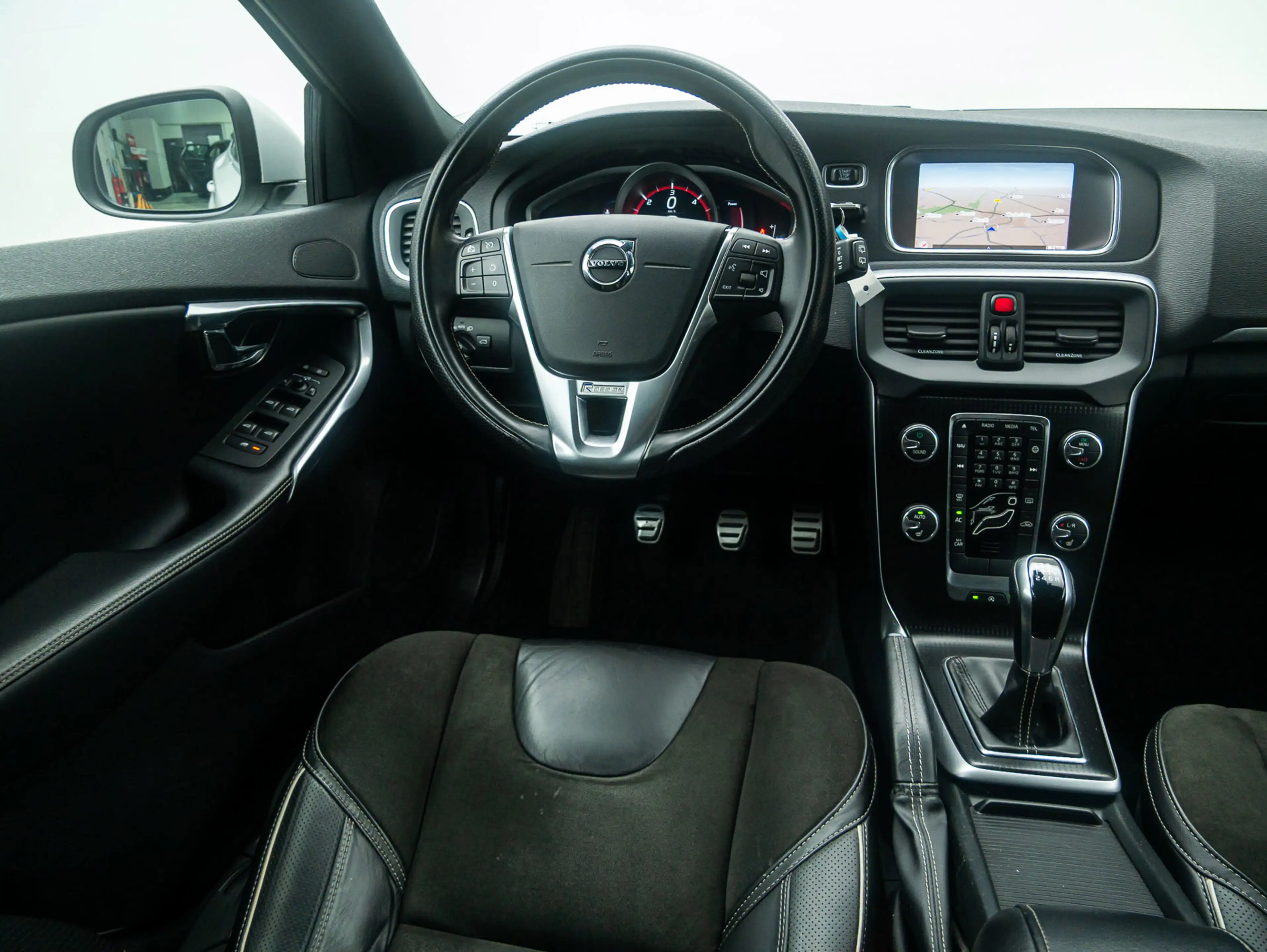 Volvo V40 2.0 D3 Business Sport R-Design Led/Stoelverw./Navi — photo 17