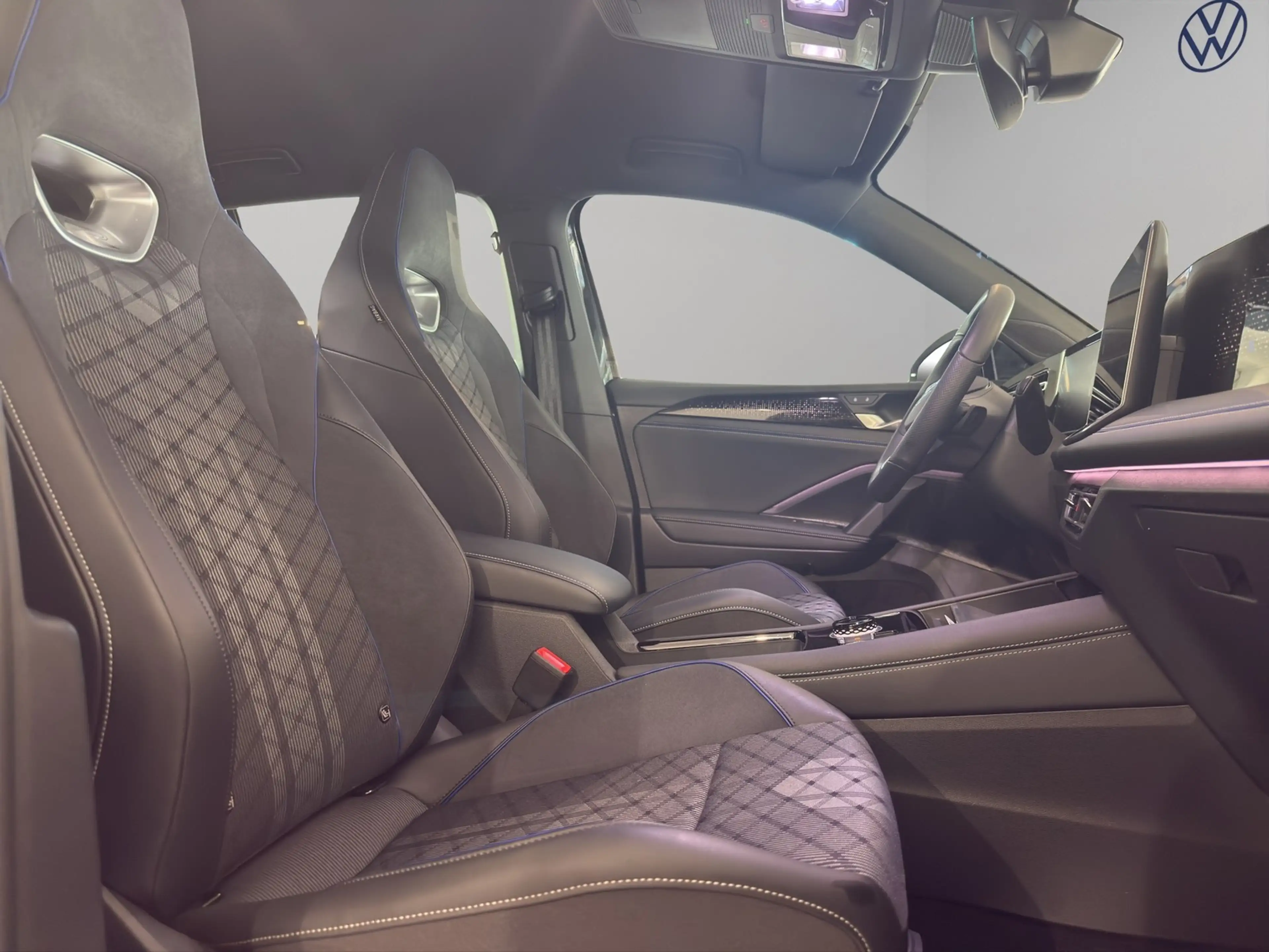 Volkswagen Tiguan R-Line 1,5 l eTSI OPF 110 kW (150 — photo 17