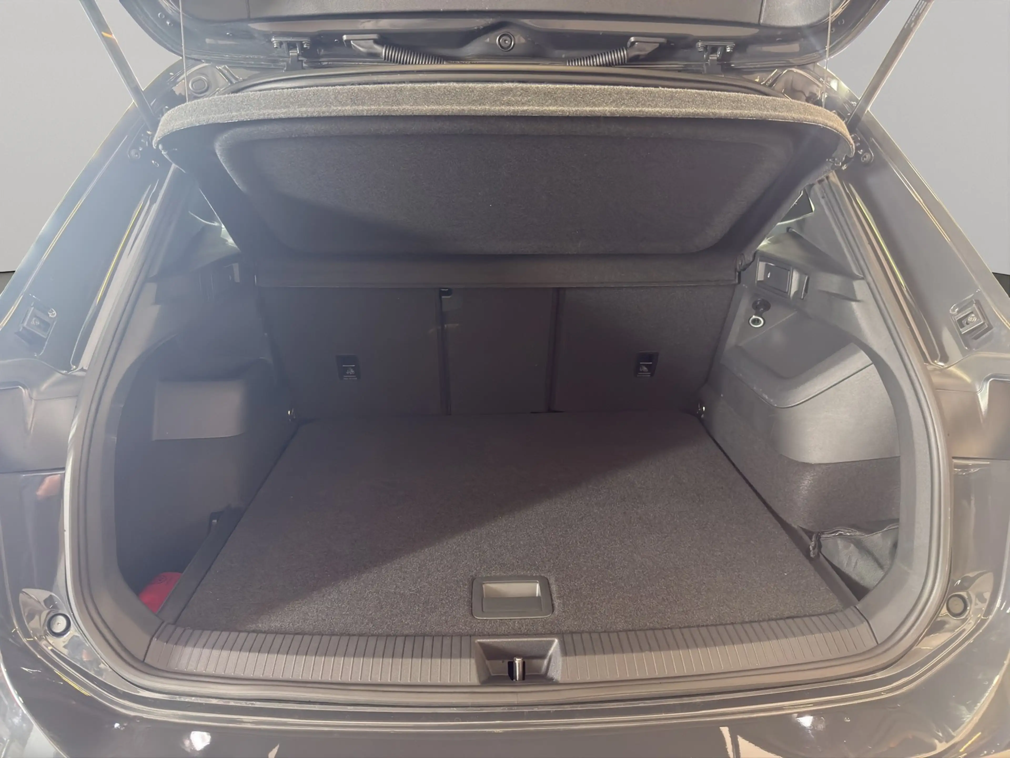 Volkswagen Tiguan R-Line 1,5 l eTSI OPF 110 kW (150 — photo 18