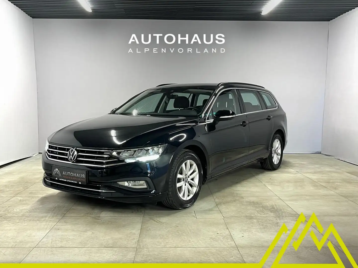 Volkswagen Passat Variant Business 2,0 SCR TDI DSG ***AHK-schwenkbar*** Schwarz - 1
