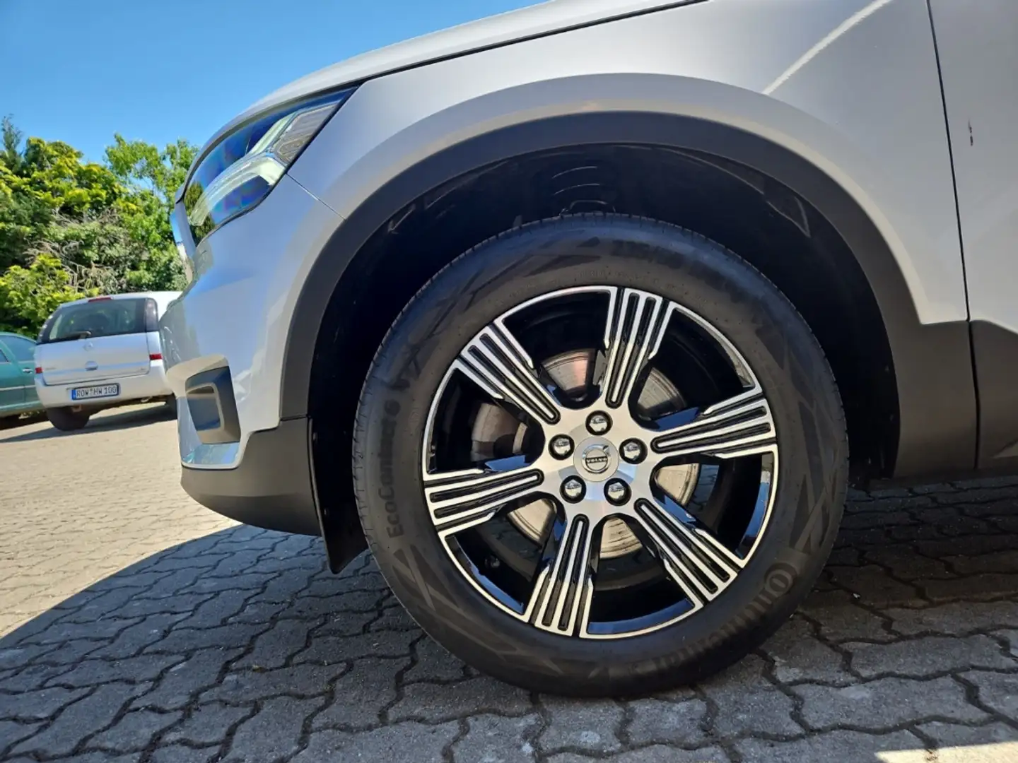 Volvo XC40 Inscription AWD B4 Autom. +Leder+Navi+Harmann Kard Zilver - 2