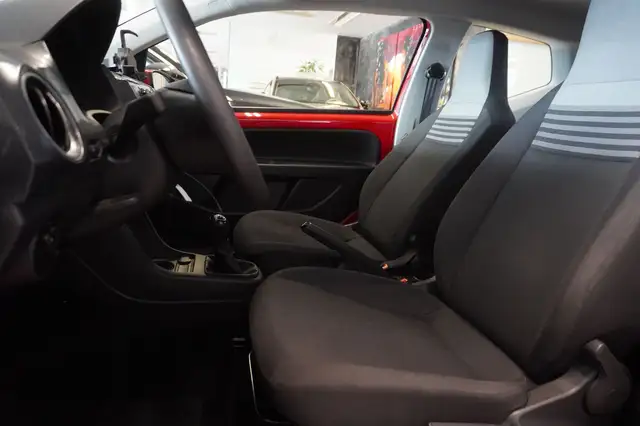 Volkswagen Up! view 8