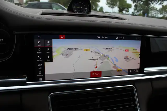 Porsche Panamera view 22