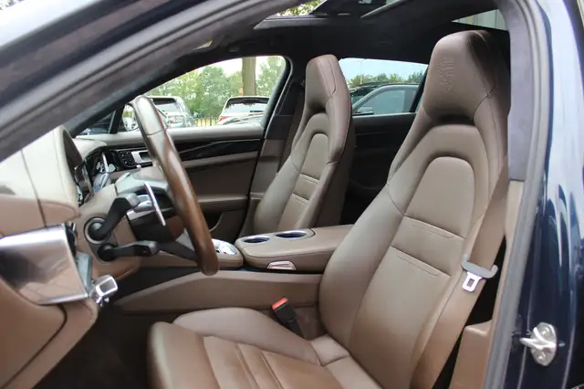 Porsche Panamera view 4