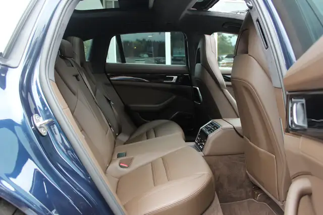 Porsche Panamera view 12