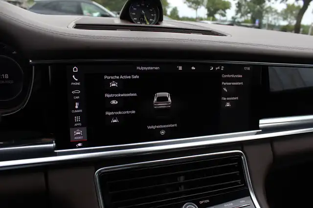 Porsche Panamera view 25