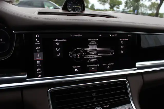 Porsche Panamera view 24