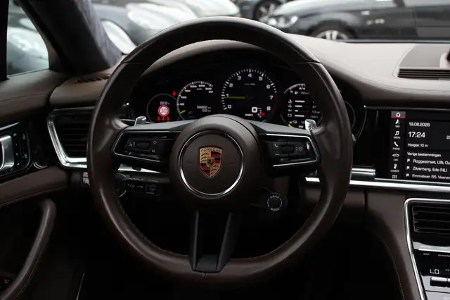 Porsche Panamera view 17
