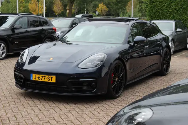 Porsche Panamera view 6