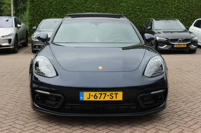 Porsche Panamera view 8