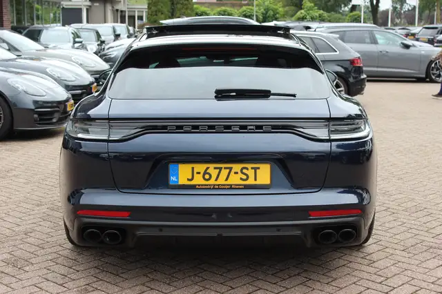 Porsche Panamera view 15