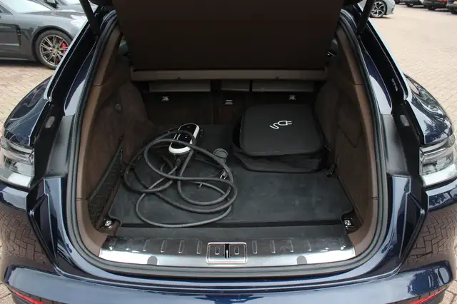 Porsche Panamera view 16