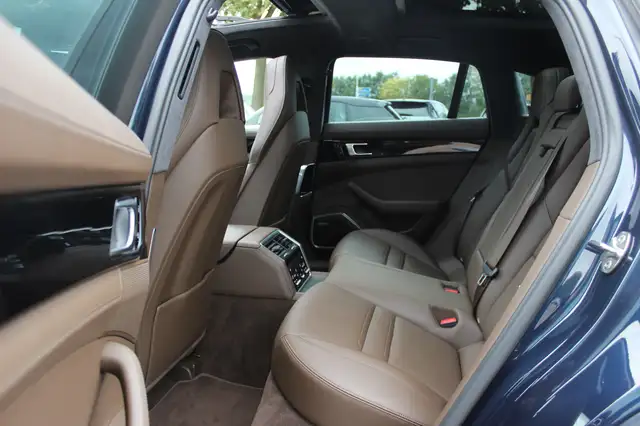 Porsche Panamera view 11