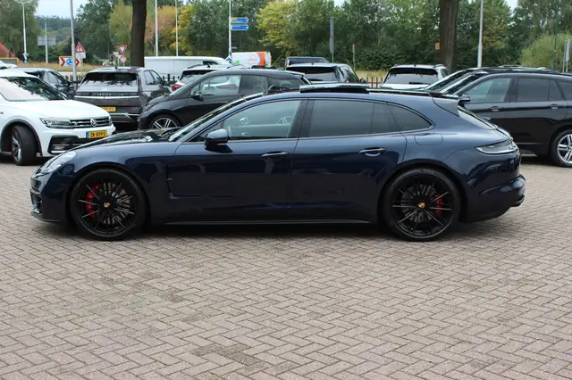 Porsche Panamera view 7