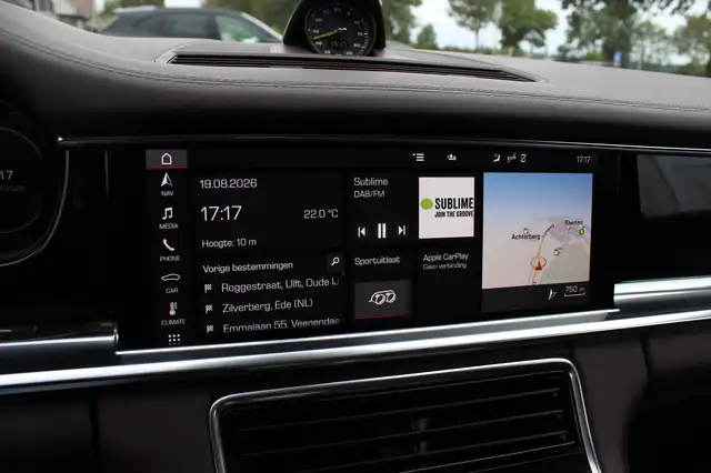 Porsche Panamera view 21