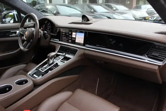 Porsche Panamera view 13