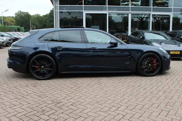 Porsche Panamera view 5