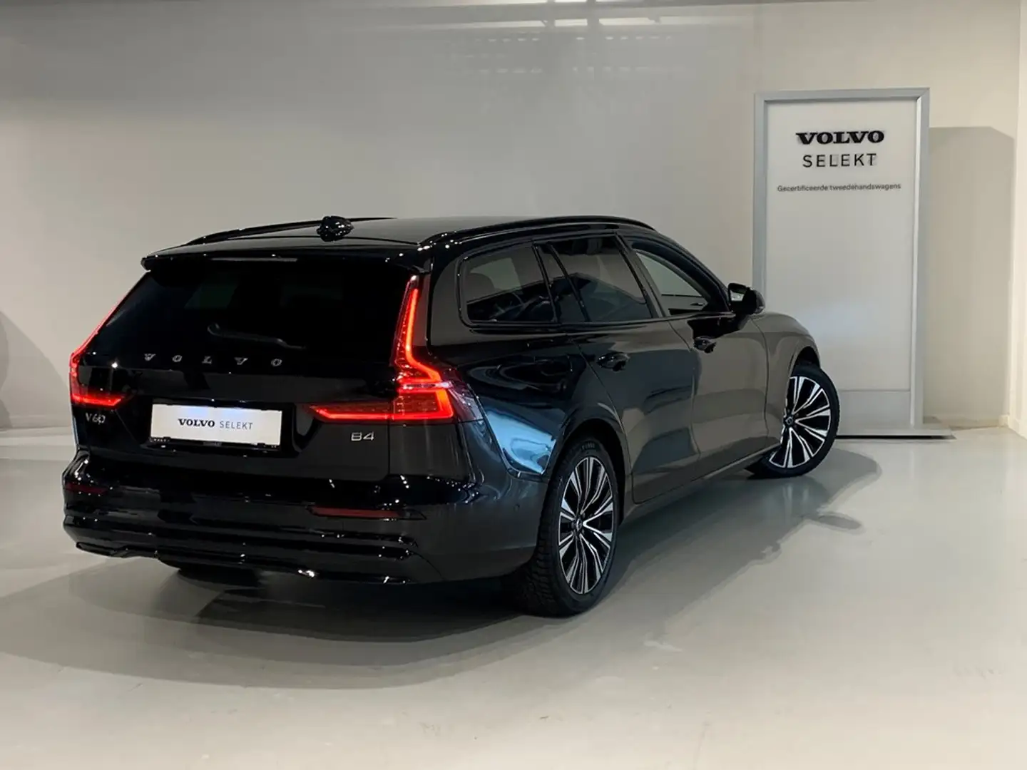Volvo V60 B4 Mild Hybride Dark Plus + electr trekhaak Nero - 2