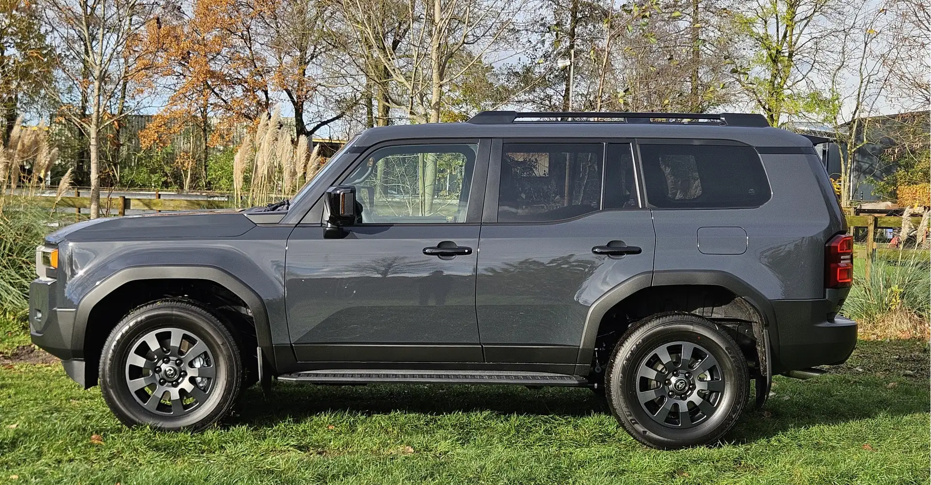 Toyota Land Cruiser 2.8 D-4D Executive GRIJS KENTEKEN Gris - 2